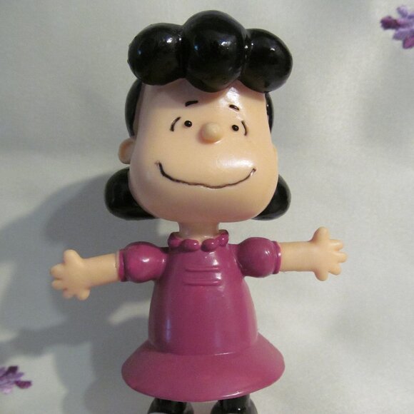 Peanuts Gang Lucy Van Pelt Toy Figure UFS Hard Rubber 4" Mint Condition - Picture 2 of 10